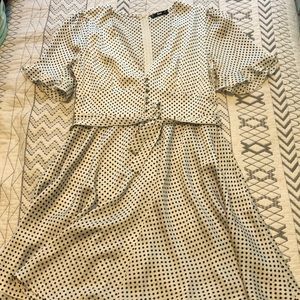 Beautiful polka dot dress!